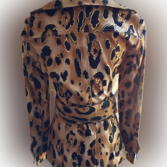 EUC Cache jacket in a gold animal print - Picture 4 of 5